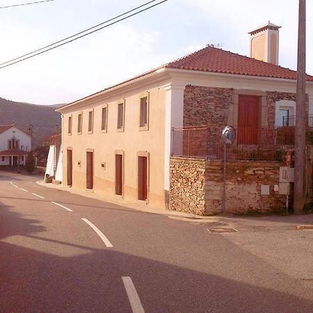 לינה וארוחת בוקר Cerdeira Casa Da Fonte De Santo Antonio מראה חיצוני תמונה