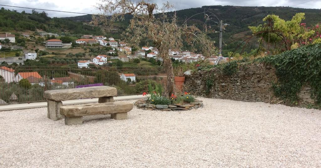 לינה וארוחת בוקר Cerdeira Casa Da Fonte De Santo Antonio מראה חיצוני תמונה